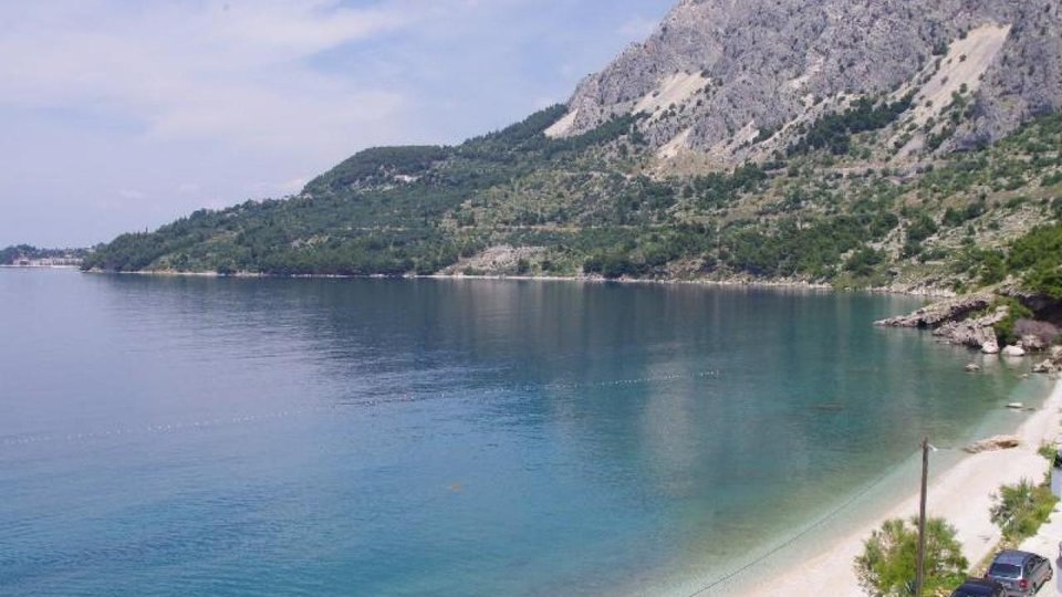 Apartment house on the Makarska Riviera - first row to the sea!