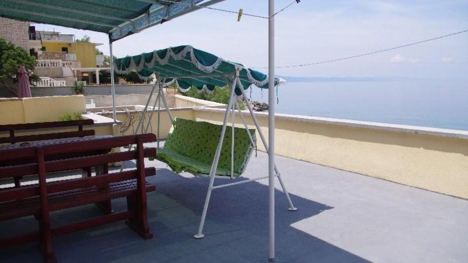 Apartment house on the Makarska Riviera - first row to the sea!