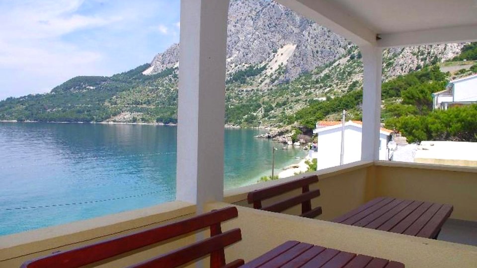 Apartment house on the Makarska Riviera - first row to the sea!