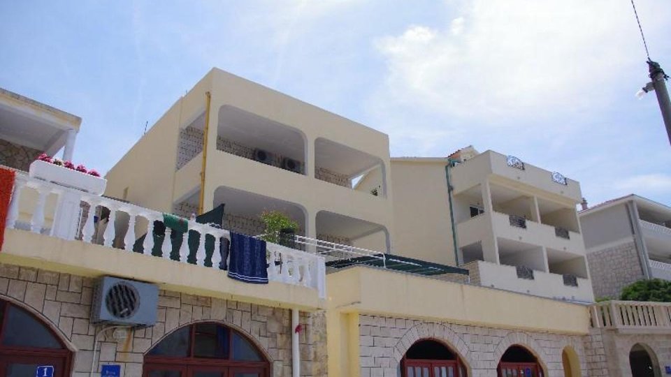 Apartment house on the Makarska Riviera - first row to the sea!