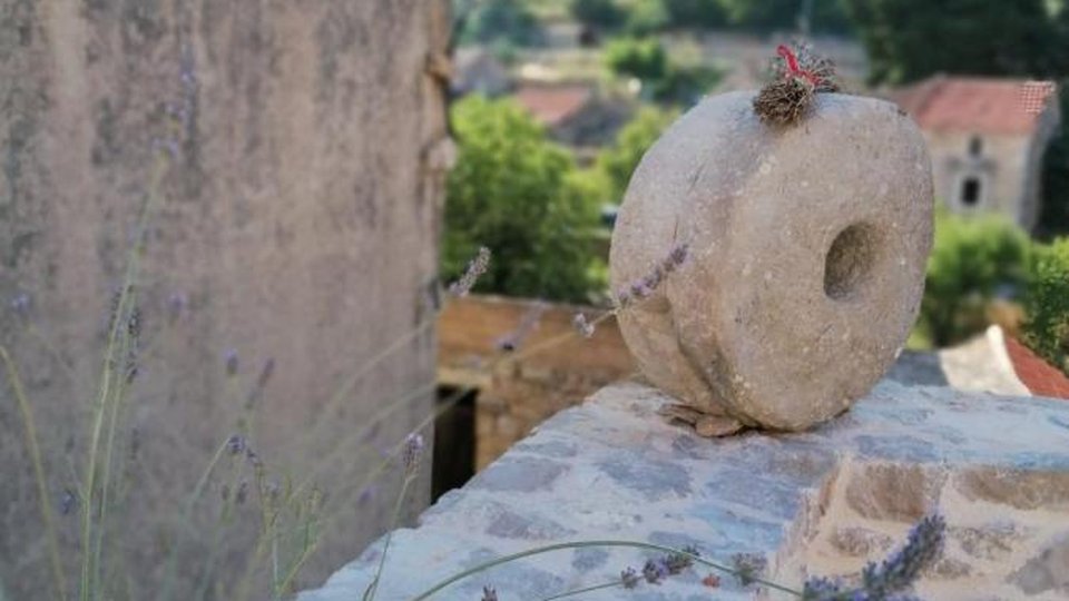 Prekrasna kamena kuća za odmor na otoku Hvaru!