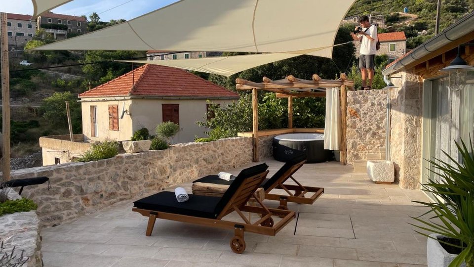 Beautiful stone house for vacation on the island of Hvar!