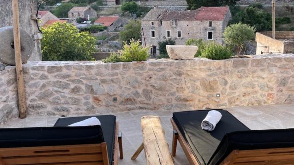 Beautiful stone house for vacation on the island of Hvar!