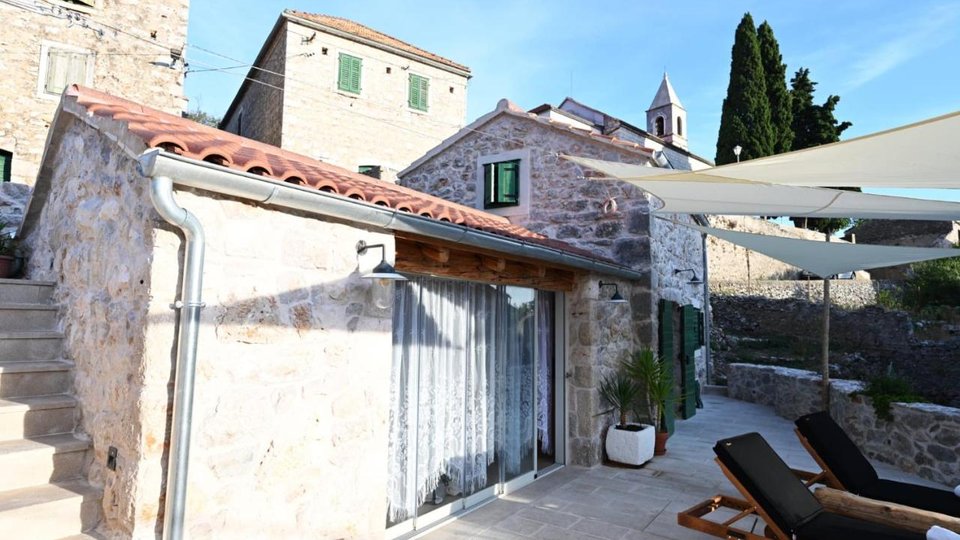 Beautiful stone house for vacation on the island of Hvar!