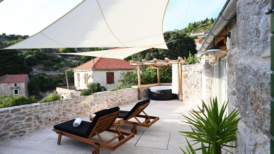 Beautiful stone house for vacation on the island of Hvar!