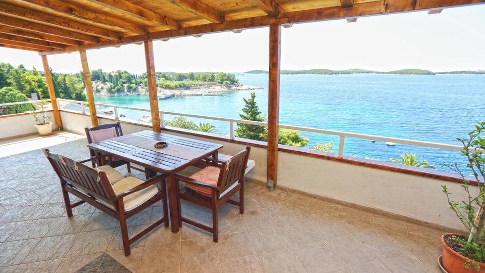 Charming villa in an exceptional location by the sea in the town of Hvar!