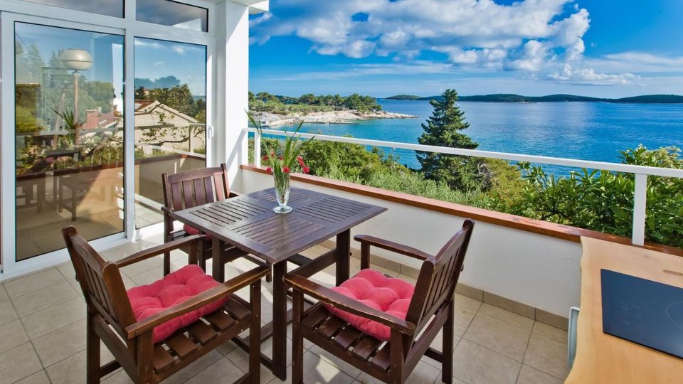 Charming villa in an exceptional location by the sea in the town of Hvar!