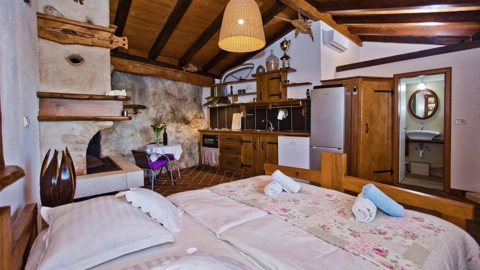 Charming villa in an exceptional location by the sea in the town of Hvar!