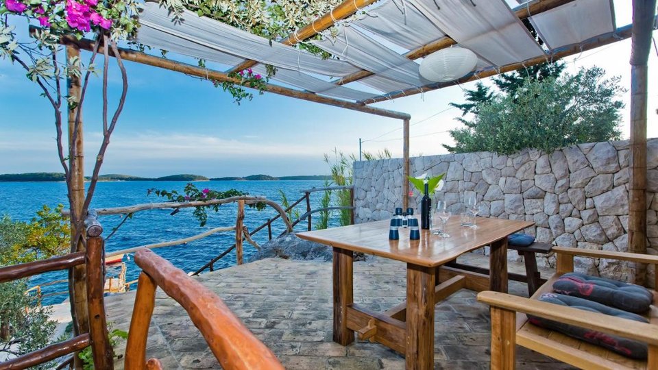 Charming villa in an exceptional location by the sea in the town of Hvar!