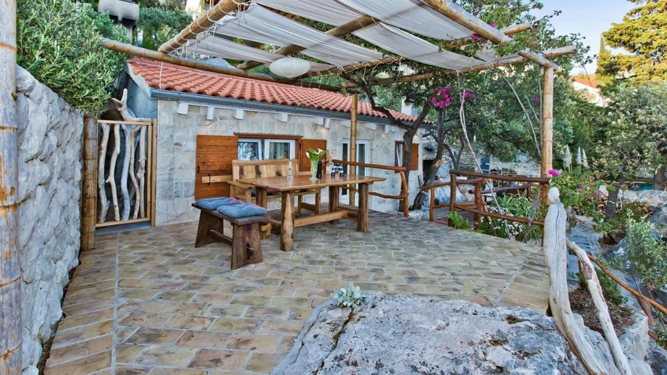 Charming villa in an exceptional location by the sea in the town of Hvar!