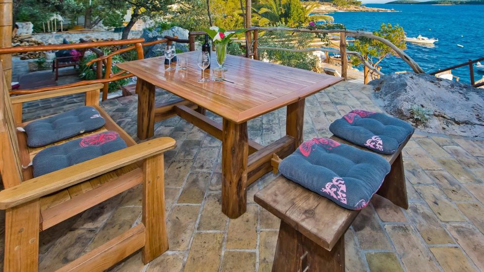 Charming villa in an exceptional location by the sea in the town of Hvar!