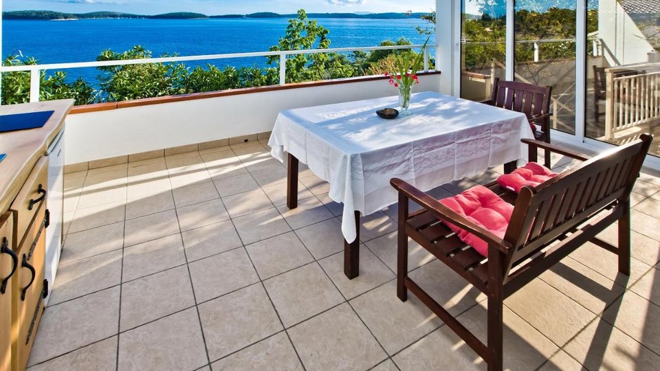 Charming villa in an exceptional location by the sea in the town of Hvar!