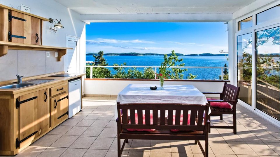 Charming villa in an exceptional location by the sea in the town of Hvar!