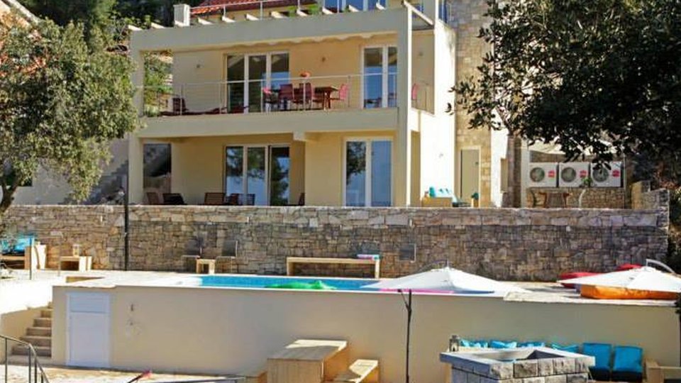 Beautiful villa on the island of Korčula, 1st row to the sea, with a mooring for a boat and a swimming pool!