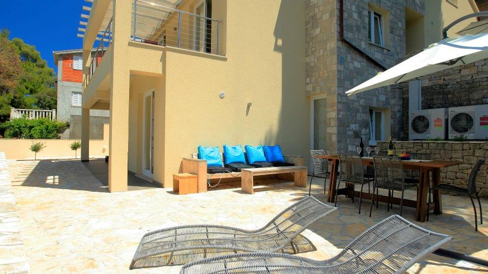 Wunderschöne Villa auf der Insel Korčula, 1. Reihe zum Meer, mit Bootsliegeplatz und Swimmingpool!