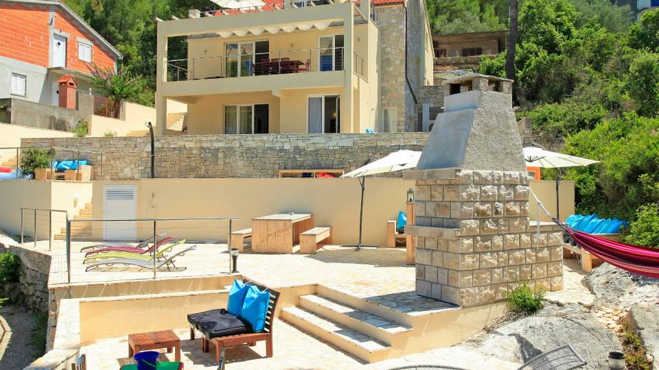 Beautiful villa on the island of Korčula, 1st row to the sea, with a mooring for a boat and a swimming pool!