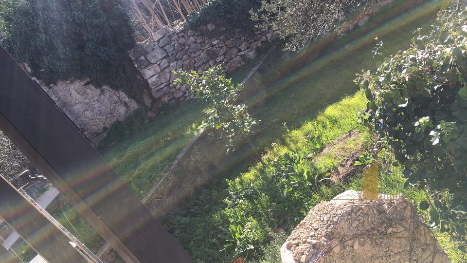 HAUS ZUR REKONSTRUKTION AN JELSA, EINEN DER GÜNSTIGEN UND LANDSCHAFTLICHEN MEDITERRENEN AUF DER INSEL HVAR!