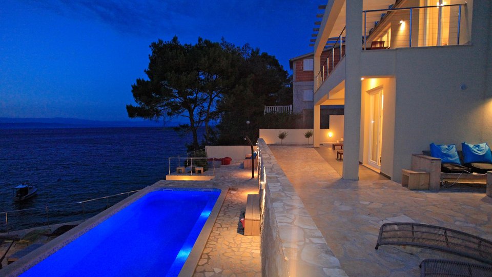 Beautiful villa on the island of Korčula, 1st row to the sea, with a mooring for a boat and a swimming pool!