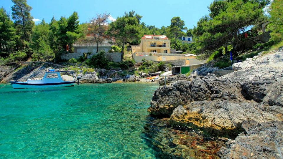 Wunderschöne Villa auf der Insel Korčula, 1. Reihe zum Meer, mit Bootsliegeplatz und Swimmingpool!