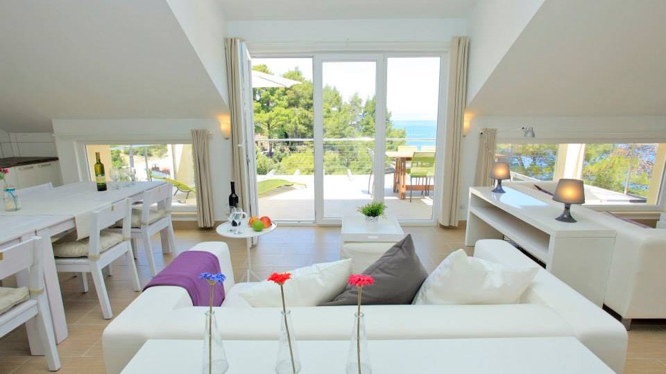 Beautiful villa on the island of Korčula, 1st row to the sea, with a mooring for a boat and a swimming pool!