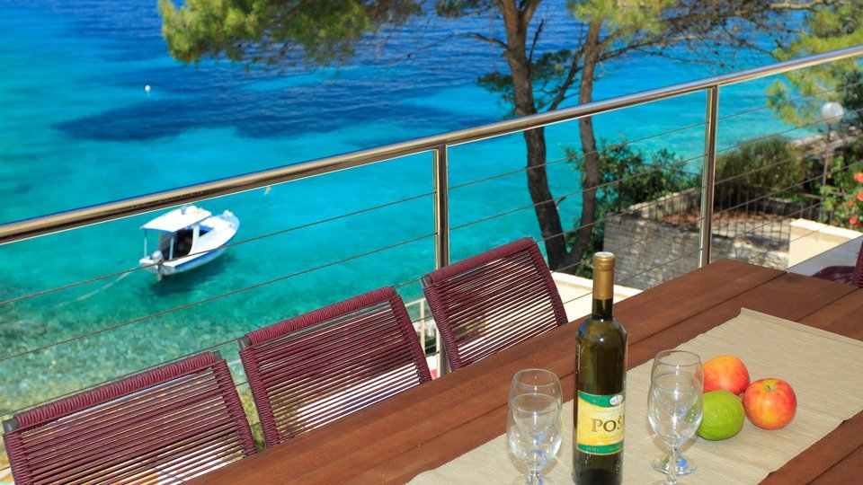 Beautiful villa on the island of Korčula, 1st row to the sea, with a mooring for a boat and a swimming pool!