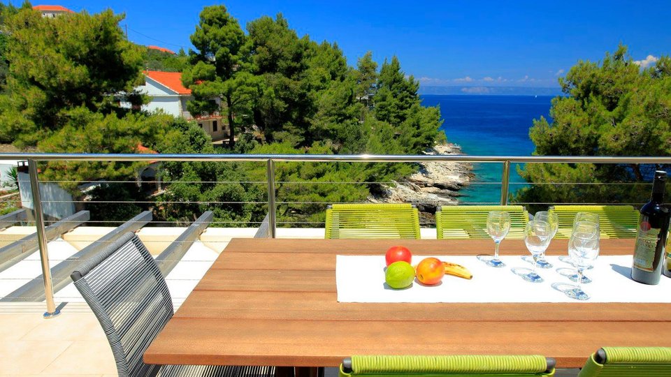 Beautiful villa on the island of Korčula, 1st row to the sea, with a mooring for a boat and a swimming pool!