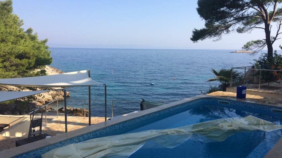 Beautiful villa on the island of Korčula, 1st row to the sea, with a mooring for a boat and a swimming pool!