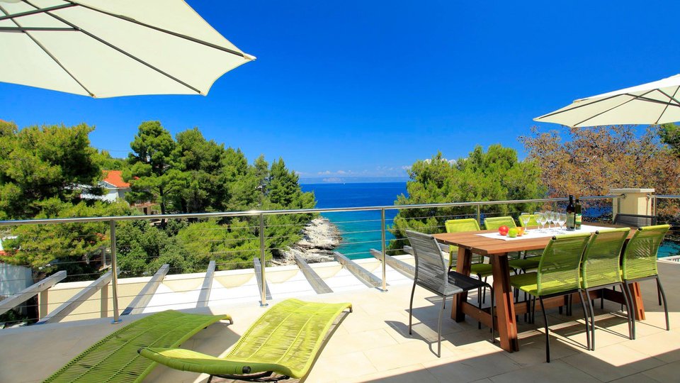 Beautiful villa on the island of Korčula, 1st row to the sea, with a mooring for a boat and a swimming pool!