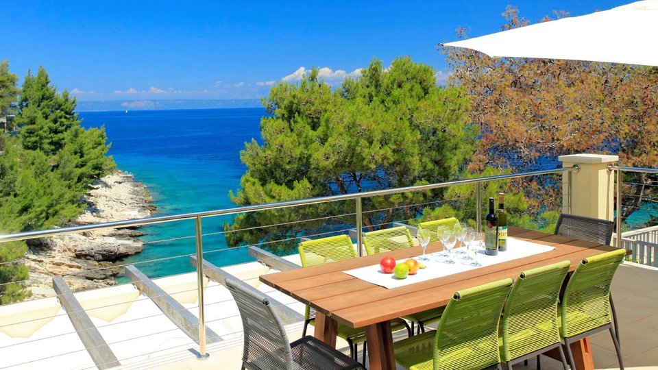 Beautiful villa on the island of Korčula, 1st row to the sea, with a mooring for a boat and a swimming pool!