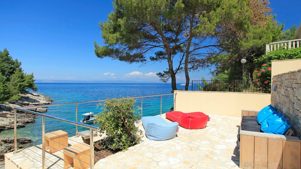 Beautiful villa on the island of Korčula, 1st row to the sea, with a mooring for a boat and a swimming pool!