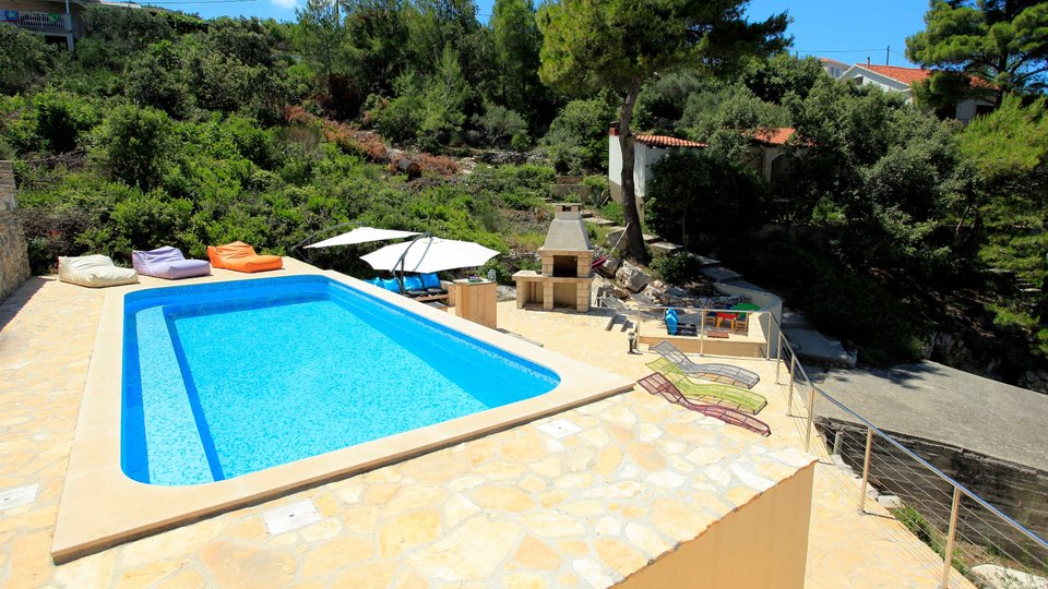 Beautiful villa on the island of Korčula, 1st row to the sea, with a mooring for a boat and a swimming pool!