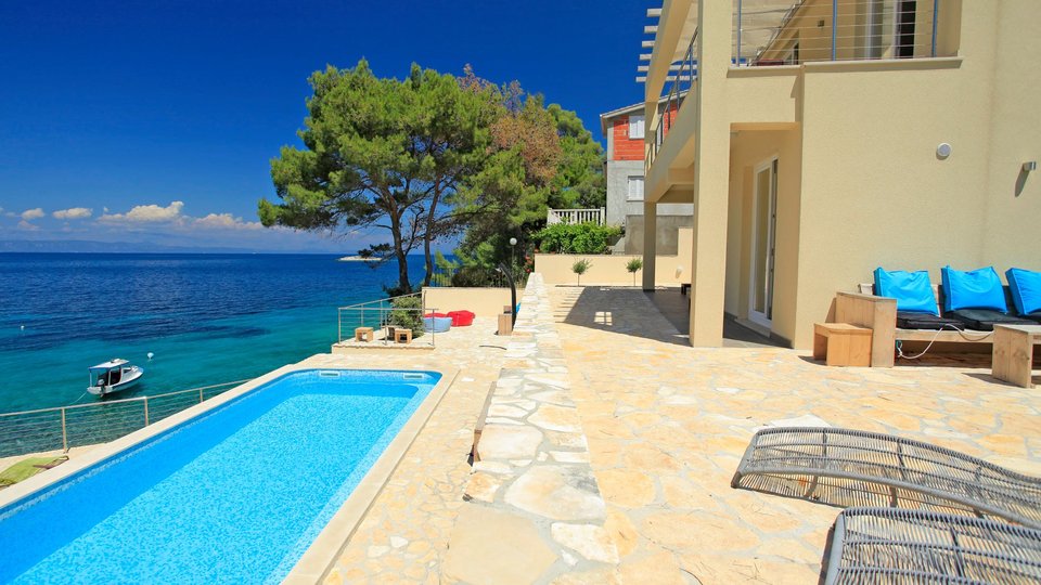 Beautiful villa on the island of Korčula, 1st row to the sea, with a mooring for a boat and a swimming pool!