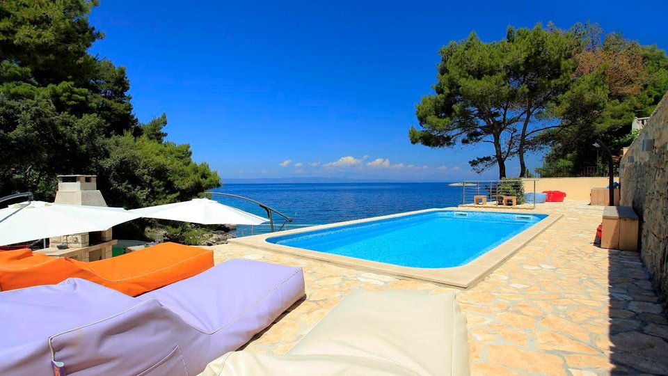 Beautiful villa on the island of Korčula, 1st row to the sea, with a mooring for a boat and a swimming pool!