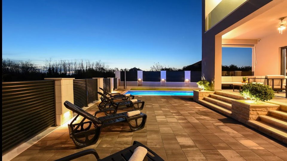 Luxury villa with pool, 2nd row to the sea - Privlaka!