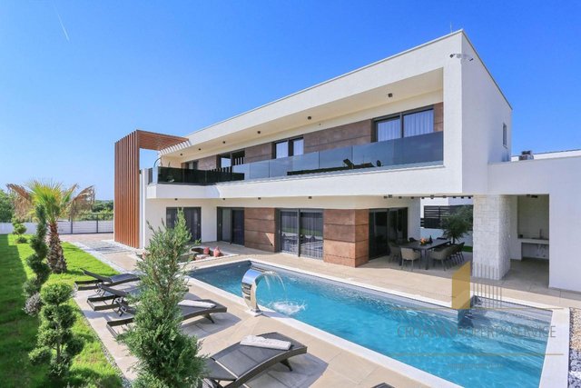 Modern luxury villa with heated pool in idyllic Zaton!