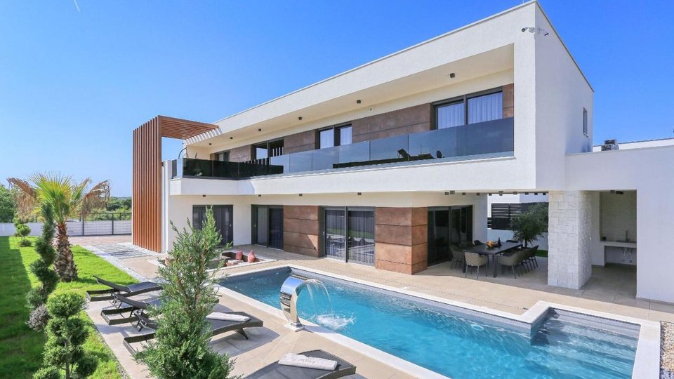 Modern luxury villa with heated pool in idyllic Zaton!