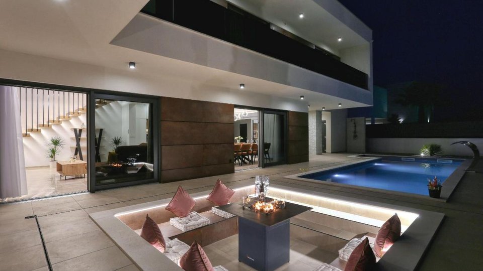 Modern luxury villa with heated pool in idyllic Zaton!