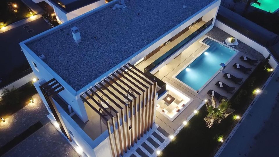 Modern luxury villa with heated pool in idyllic Zaton!