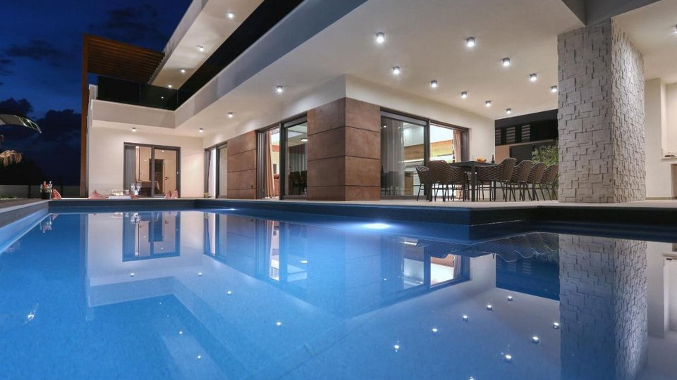 Modern luxury villa with heated pool in idyllic Zaton!