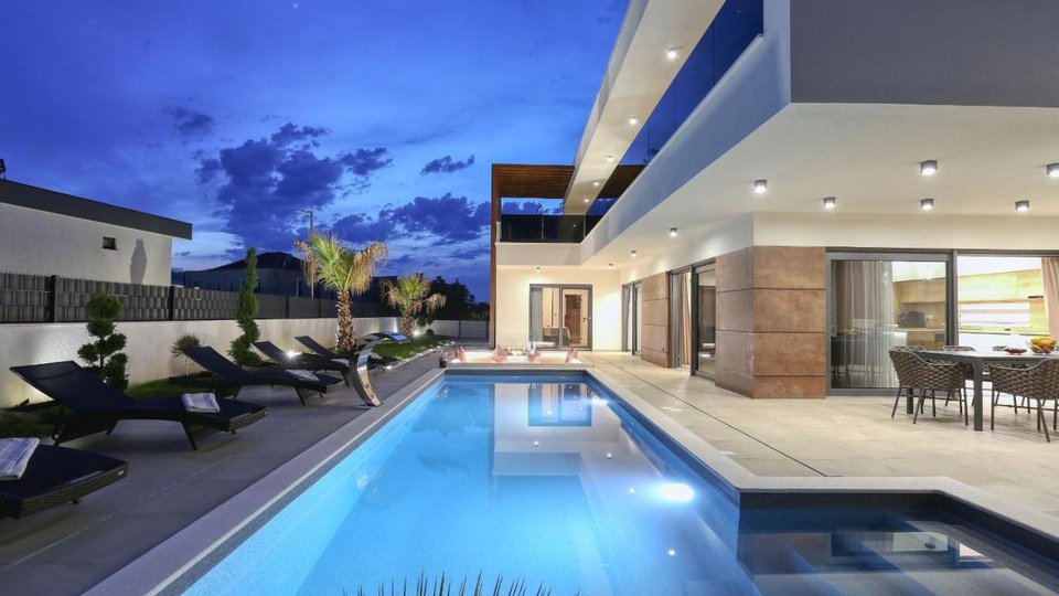 Modern luxury villa with heated pool in idyllic Zaton!