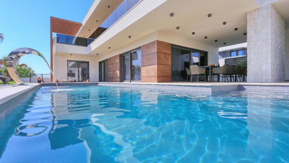 Modern luxury villa with heated pool in idyllic Zaton!