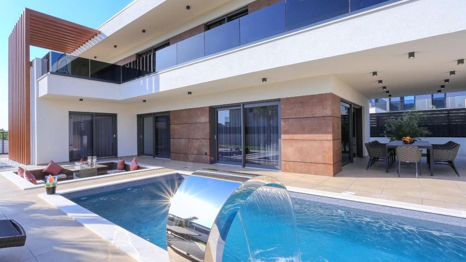 Modern luxury villa with heated pool in idyllic Zaton!