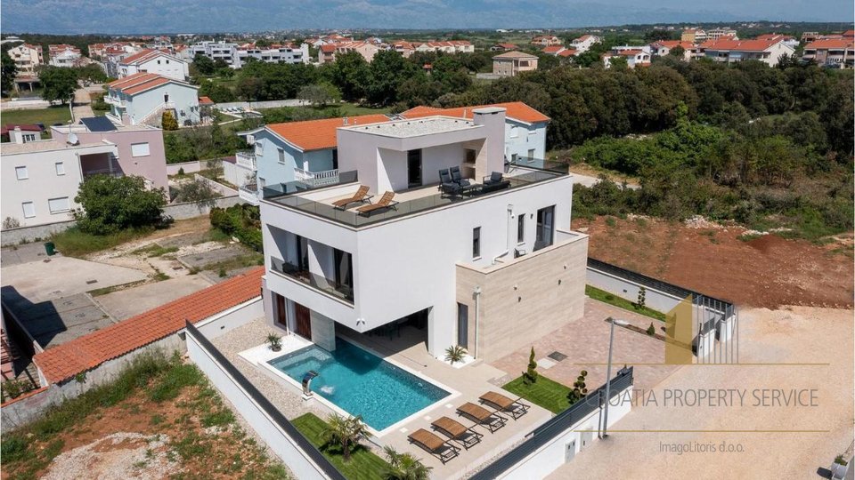 Elegant villa with pool 190 m from the sea in Zaton!