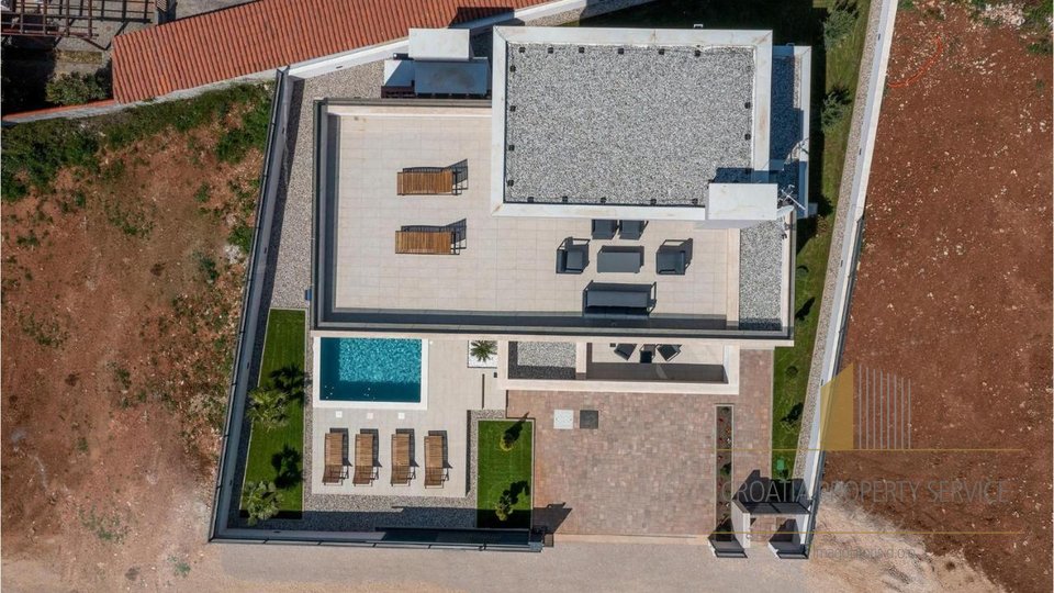 Elegant villa with pool 190 m from the sea in Zaton!