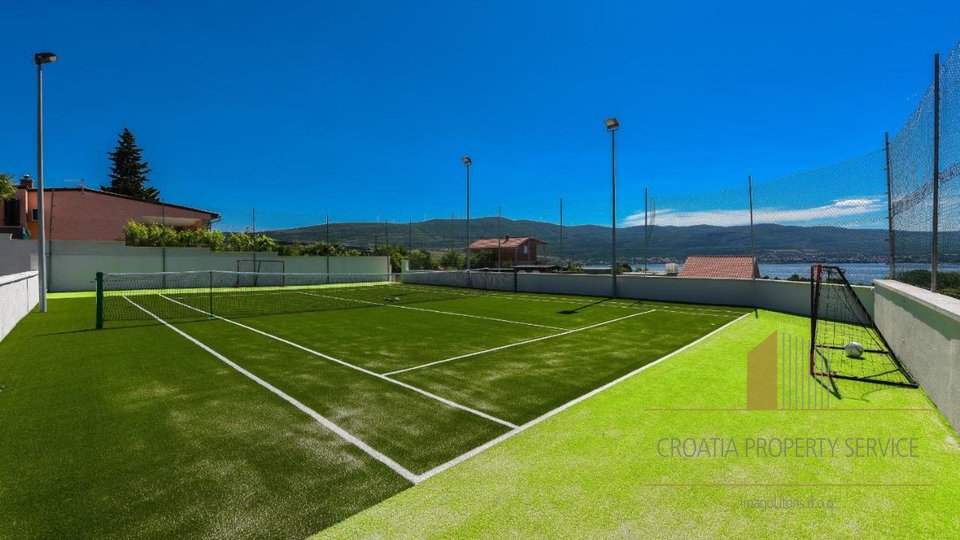 Eine wunderschöne Villa mit Tennisplatz und Meerblick in der Nähe von Zadar!