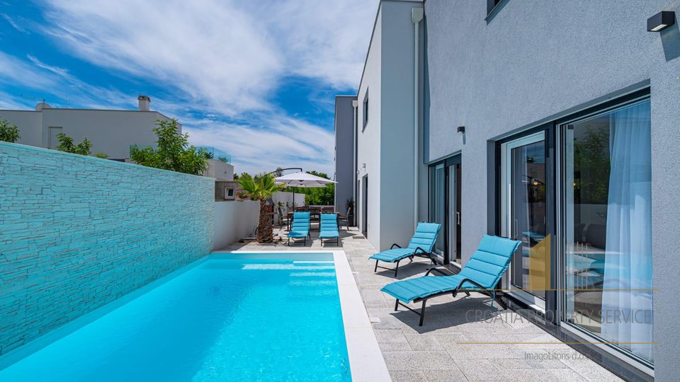 A beautiful villa with two separate apartments for sale in the vicinity of Zadar - a perfect blend of luxury and comfort!