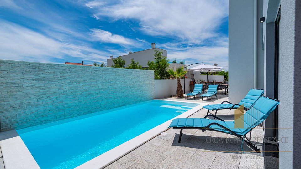 A beautiful villa with two separate apartments for sale in the vicinity of Zadar - a perfect blend of luxury and comfort!