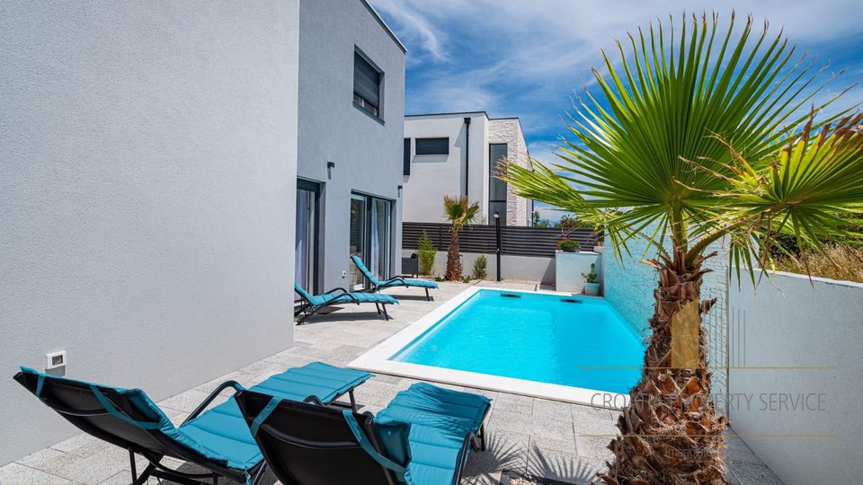 A beautiful villa with two separate apartments for sale in the vicinity of Zadar - a perfect blend of luxury and comfort!