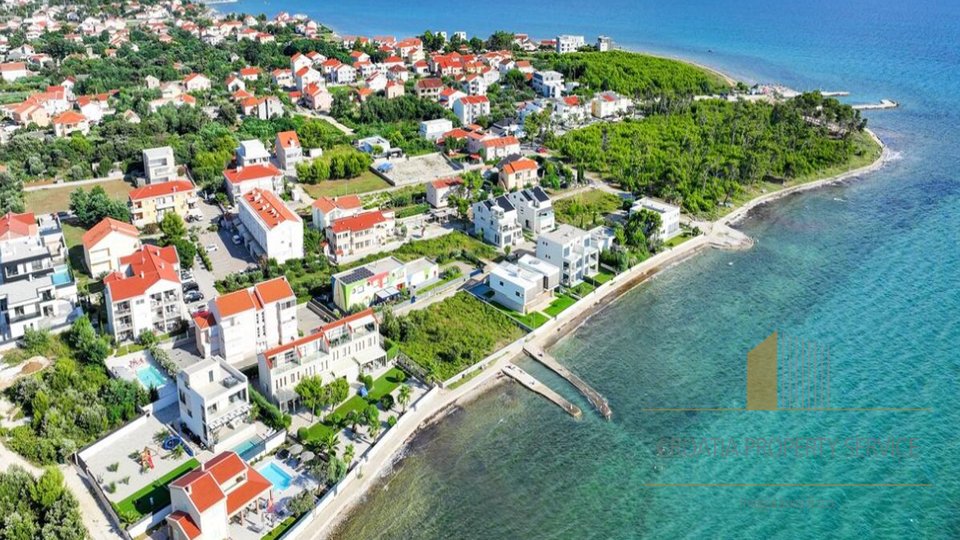 Attraktives Grundstück 90 m vom Meer entfernt - Privlaka, Zadar!