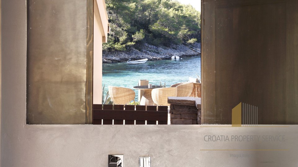 Exclusive luxury villa or boutique hotel in a prestigious location, first row to the beach on the island of Hvar!